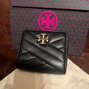 TORY BURCH KIRA CHEVRON BLACK BI-FOLD WALLET